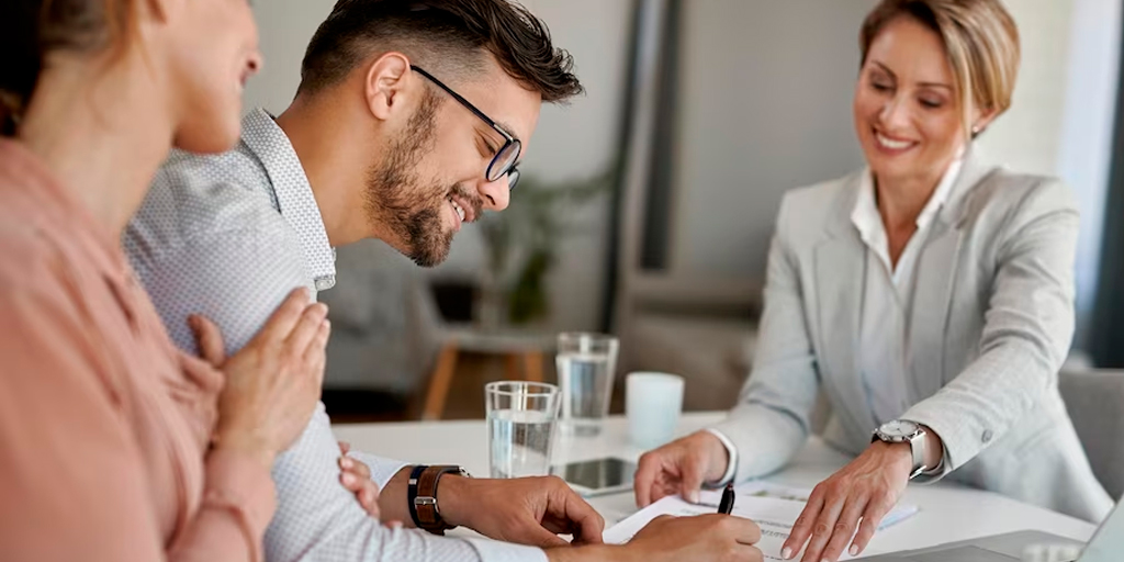 Todo Sobre Seguros, Hogar, Preparación para vacaciones, Seguridad en el hogar, Protección contra robos, Hombre, póliza, vacaciones