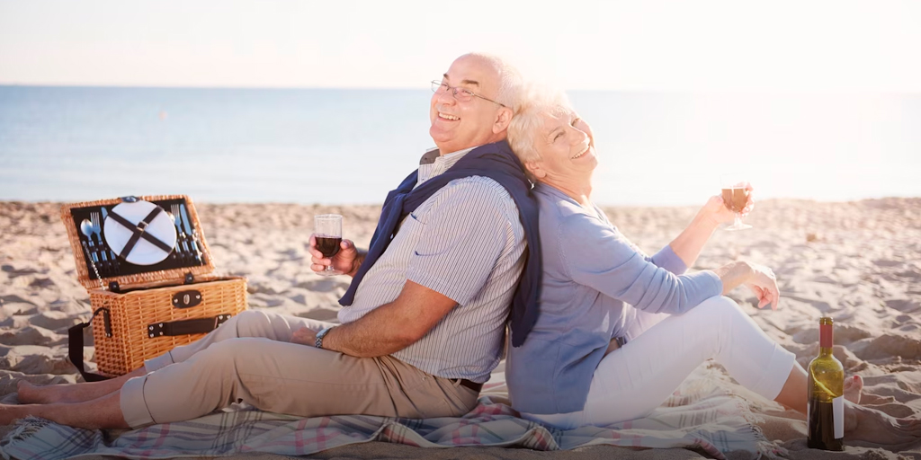 Todo Sobre Seguros, Vida, jubilación, planificación financiera, ahorros para la jubilación, persona mayor disfrutando de su jubilación