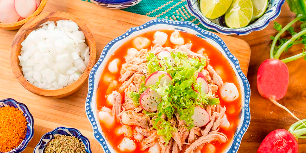 Todo Sobre Seguros, Hogar, pozole, comida tradicional, noche mexicana, platillo