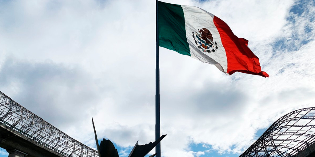 Todo Sobre Seguros, Noticias, Banderas de México, seguro de auto, cotizar seguro de auto, Día de la Bandera, patriotismo mexicano.