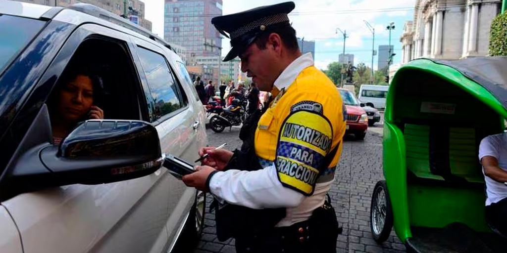 Todo Sobre Seguros, General, multa de tránsito, tarjeta de débito, cuenta digital, pago en línea de multas, seguridad financiera.